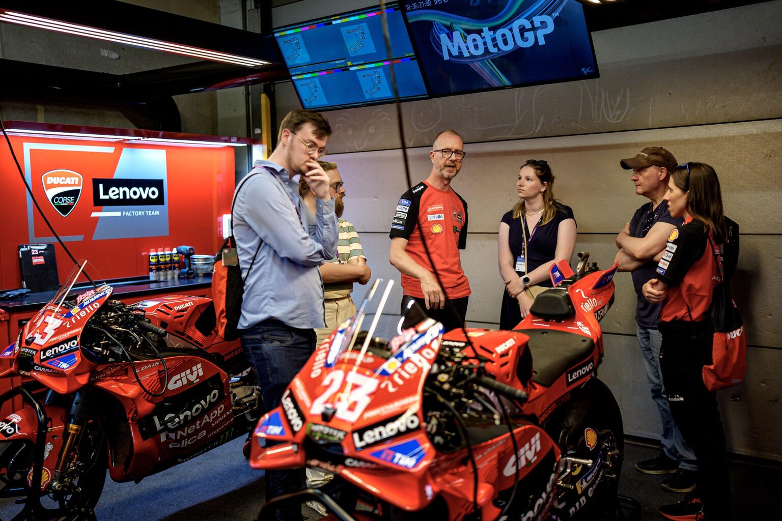 MotoGP: achter de schermen bij Lenovo Ducati - Welkom op de website van autosportwereld