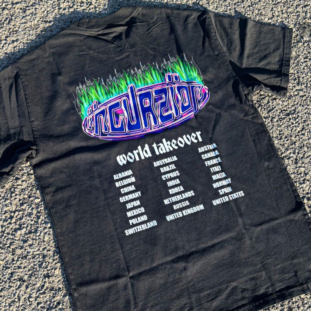 'WORLD TAKEOVER&rsquo; HEAVYWEIGHT, WASHED T SHIRT.