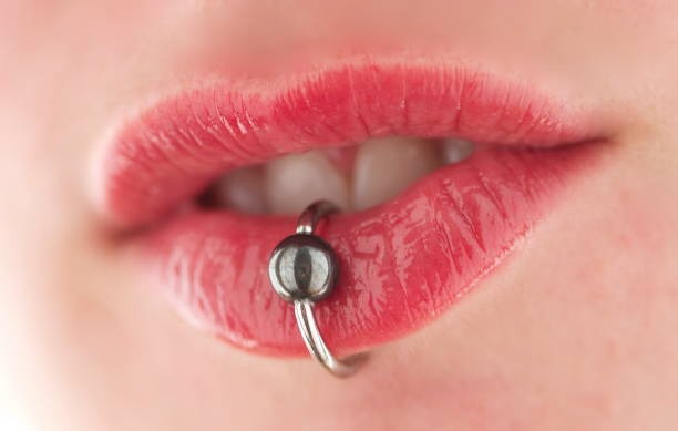 Ağız Piercingleri ve Ağız Sağlığı: Bilinmesi Gerekenler