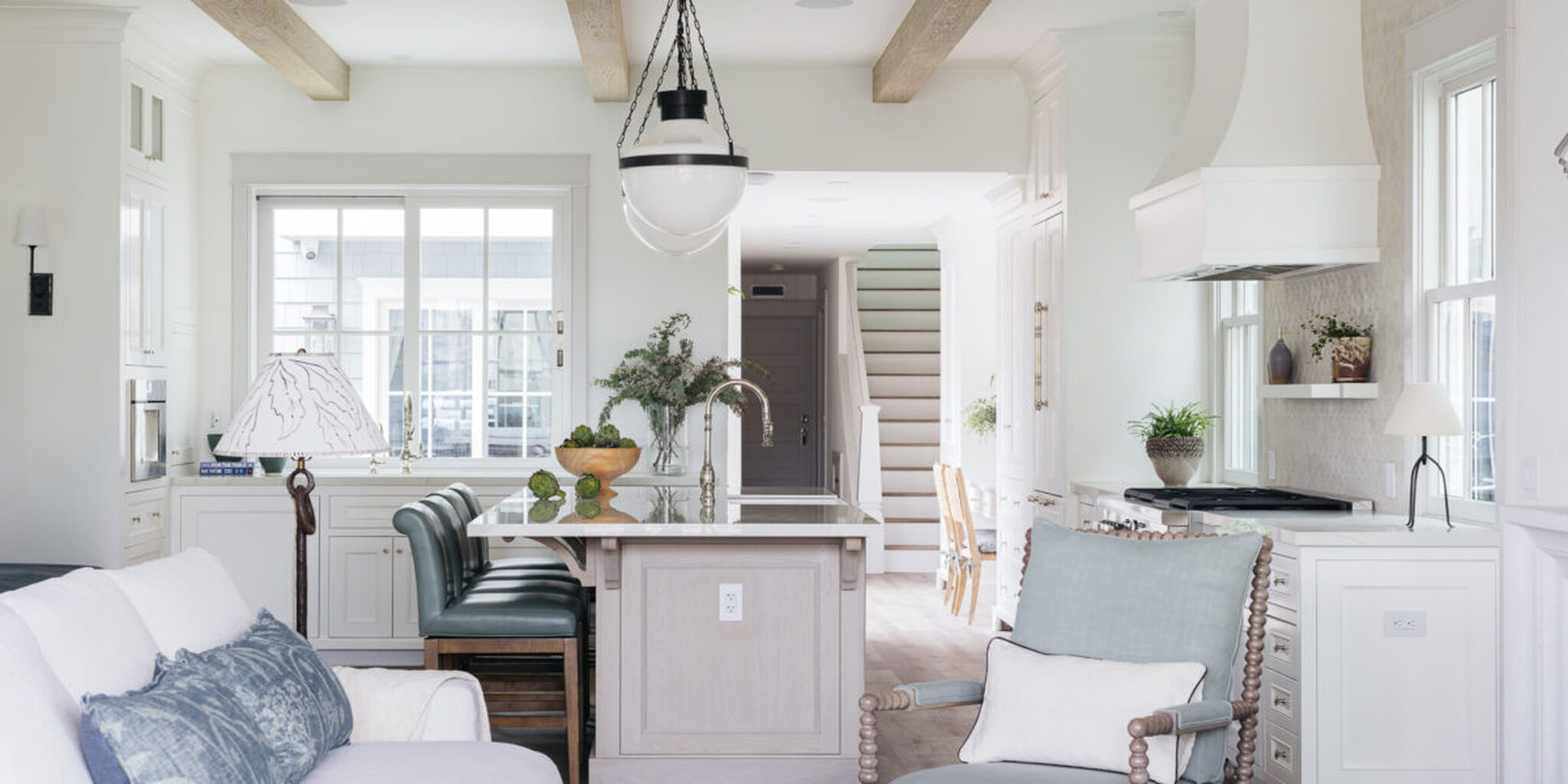 [ SUNSET ] This 1,700-Square-Foot Beach Cottage Got a Charming, Americana-Inspired Glow-Up