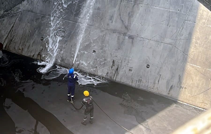Flexibility delivers as GAC Oman completes first cargo hold scrubbing operation