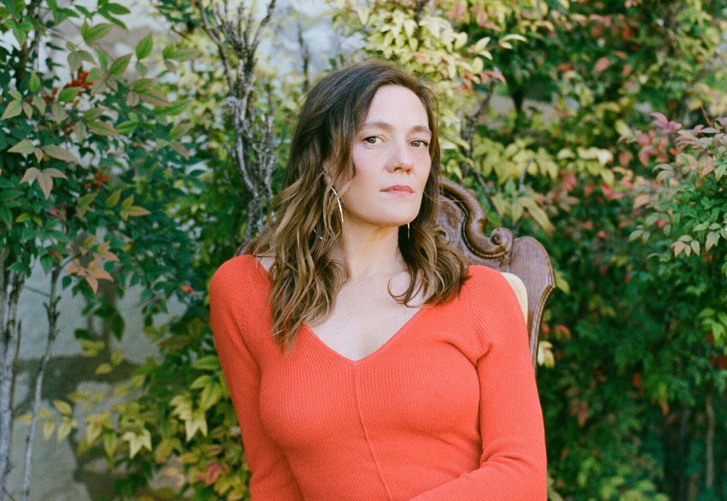 SONG PREMIERE: Kelley Mickwee Lays Down Vibrant Memphis Soul Sound on "Force of Nature" - Glide Magazine