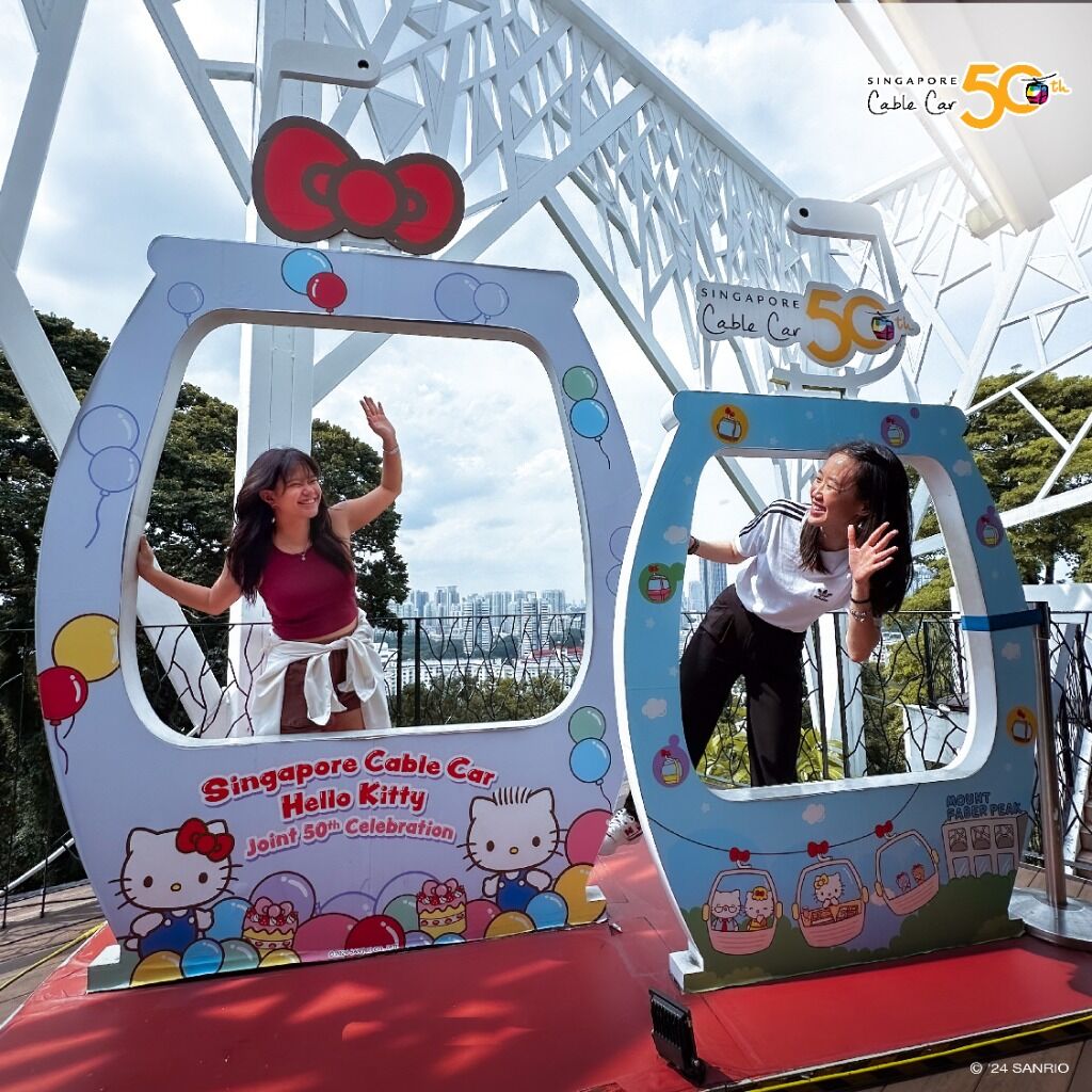 HEllo Kitty Singapore Cable car