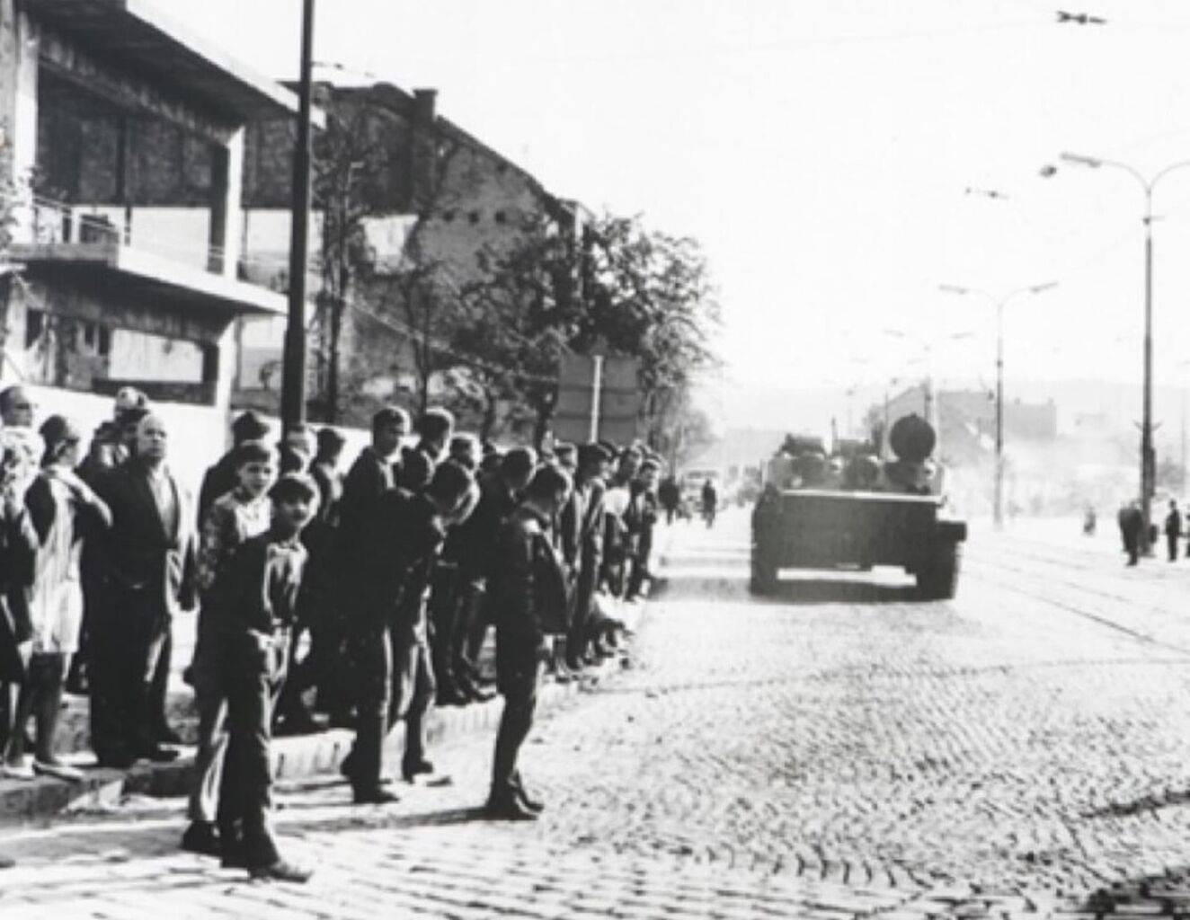 Viděl jsem krev prvn&iacute; oběti sovětsk&eacute; okupace, ř&iacute;k&aacute; pamětn&iacute;k. V Ko&scaron;ic&iacute;ch padl 16let&yacute; učeň