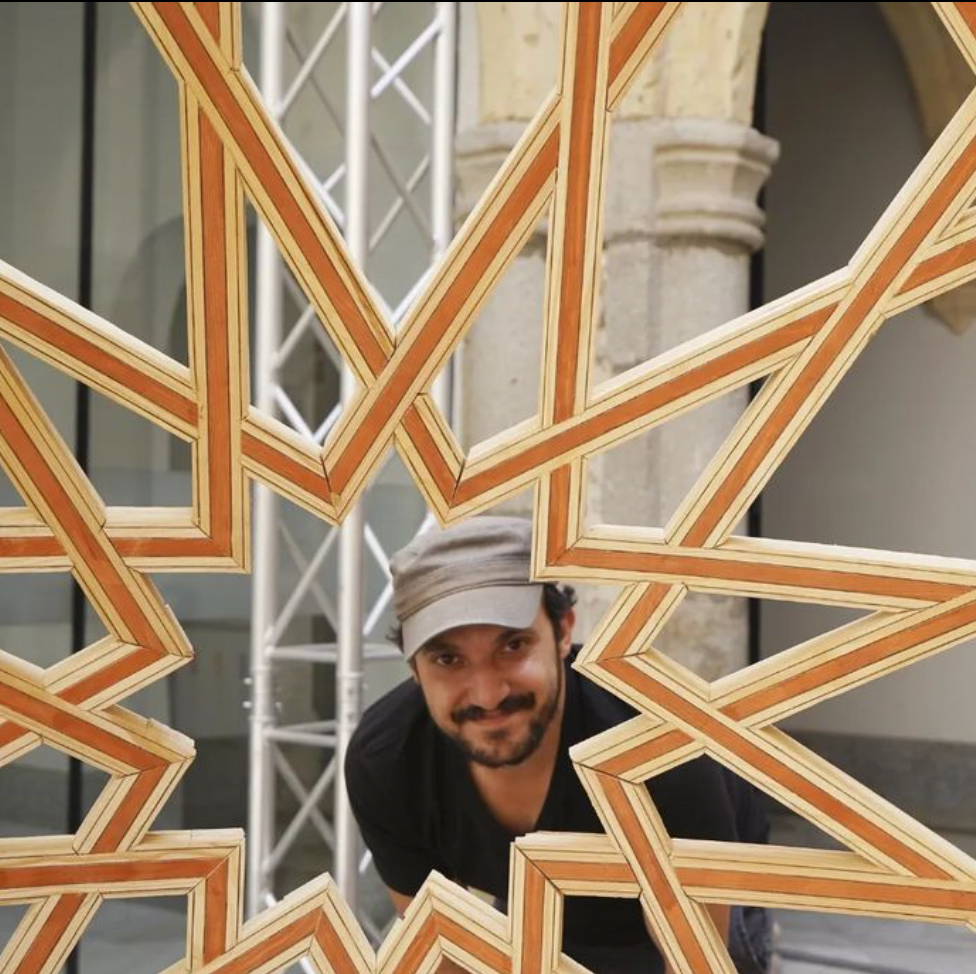 IE students help build a wooden dome using historic joinery techniques