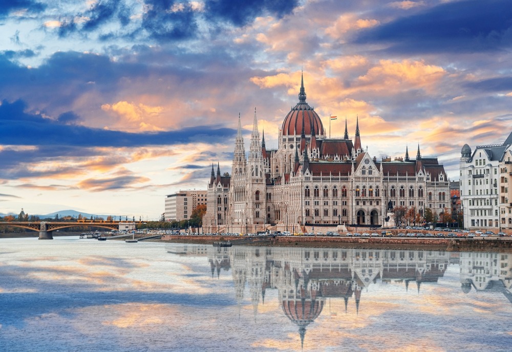 Experience the Charm of Budapest: Walking Tour in Pest District