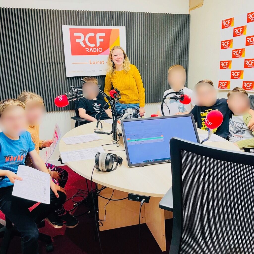 On a fait lire une classe &agrave; la radio ! (Le gang des chiens errants - &eacute;cole de Cl&eacute;ry)