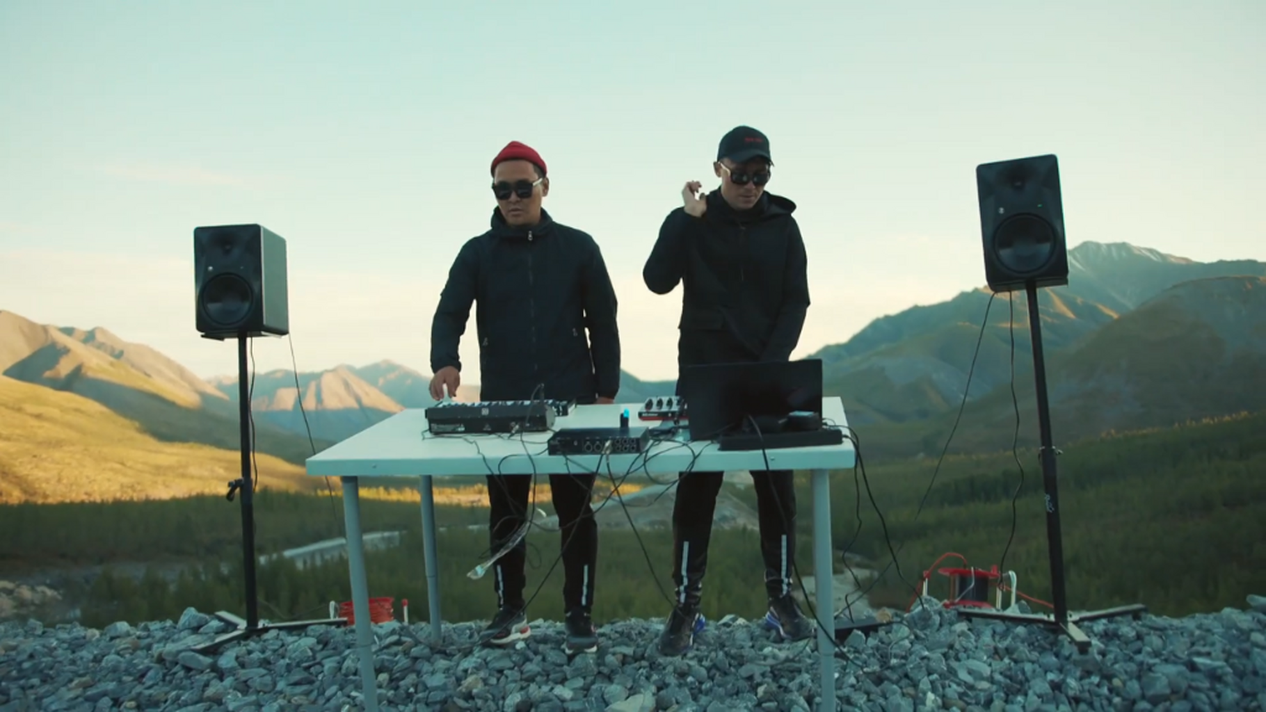 LIVE AT VERKHOYANSK MOUNTAINS : SAKHA (YAKUTIA)