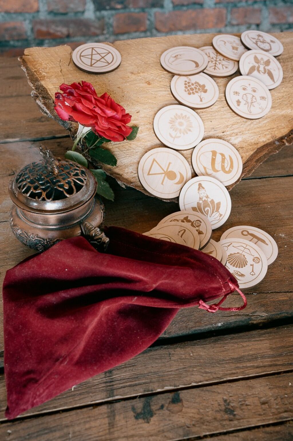 Preordini Rune del Sacro Femminile