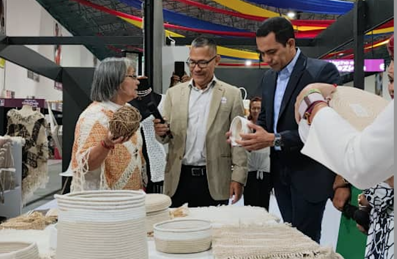 Feria Hecho en Venezuela a Mano ofrece artesan&iacute;a navide&ntilde;a en Caracas