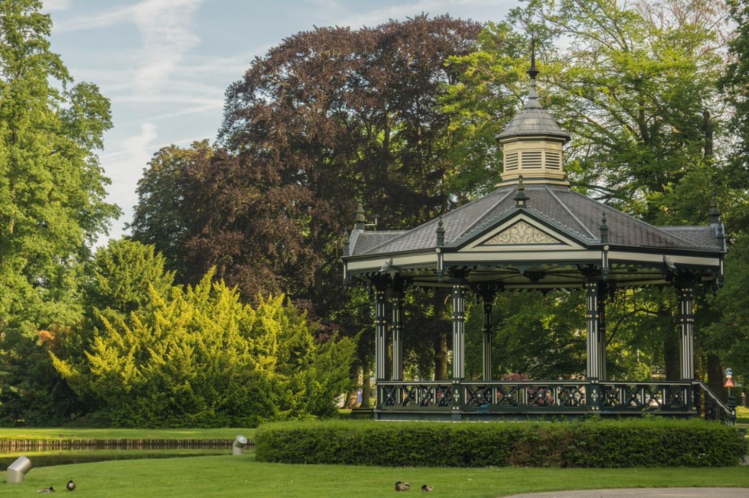 Discover the Charm of Apeldoorn and Utrecht: A Day Trip from Amsterd