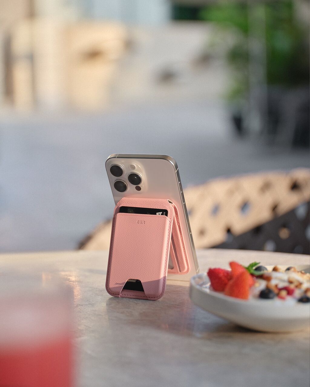 Aura Wallet Stand