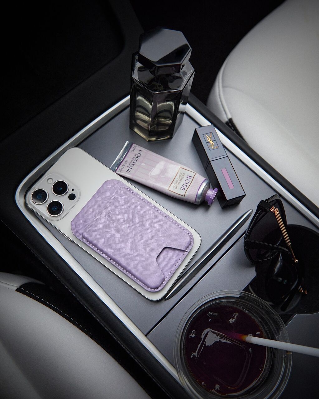 Aura Wallet Stand