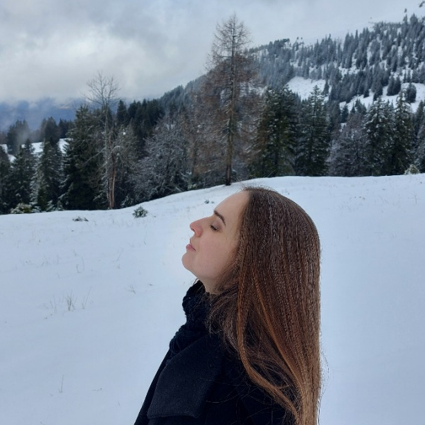 "Egyed&uuml;l" klippremier a Langol&oacute;n 