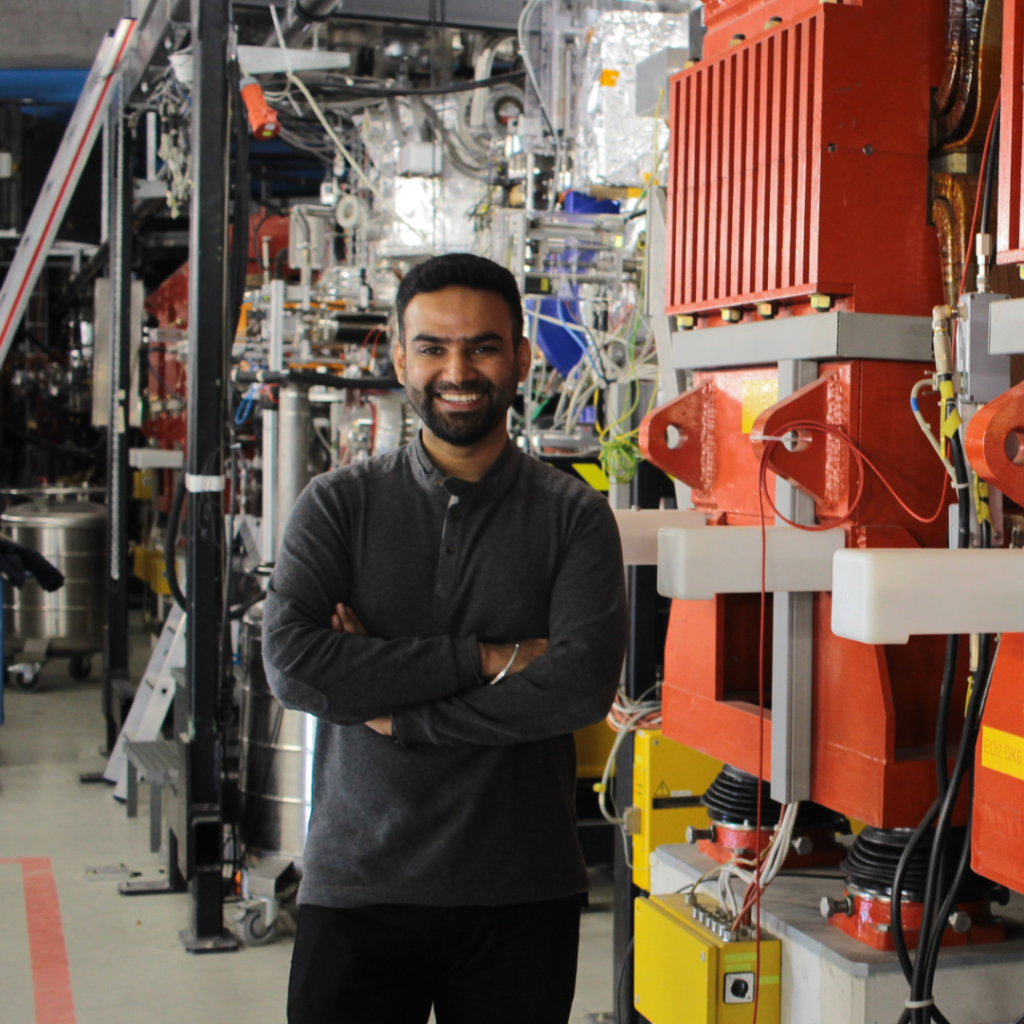 Measuring solar neutrino flux 