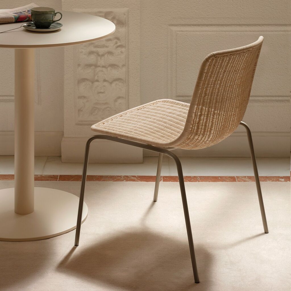 To celebrate its 25th anniversary, we have added a new indoor version of Lapala by Lievore Altherr Molina