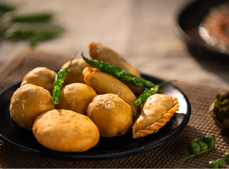 Matar Kachori & Ghughra