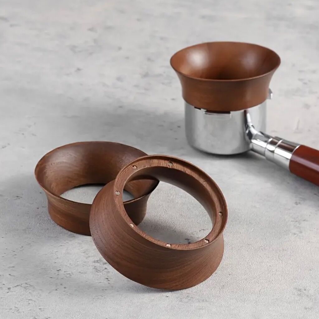 Magnetic wood funnel