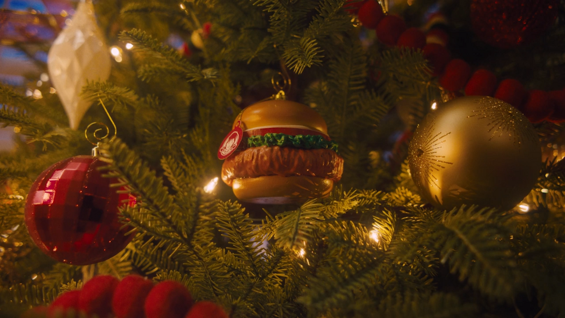 Wendy&rsquo;s made a Spicy Chicken Sandwich ornament that dishes out holiday roasts