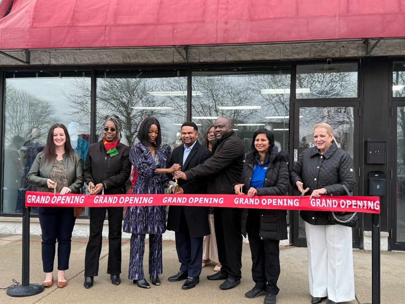Woman opens fashion boutique in Aurora honoring late mother