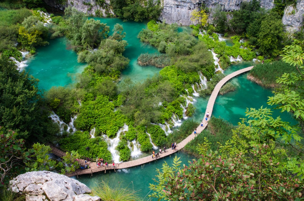 Discover the Enchanting Plitvice Lakes Day Trip with Free eSim
