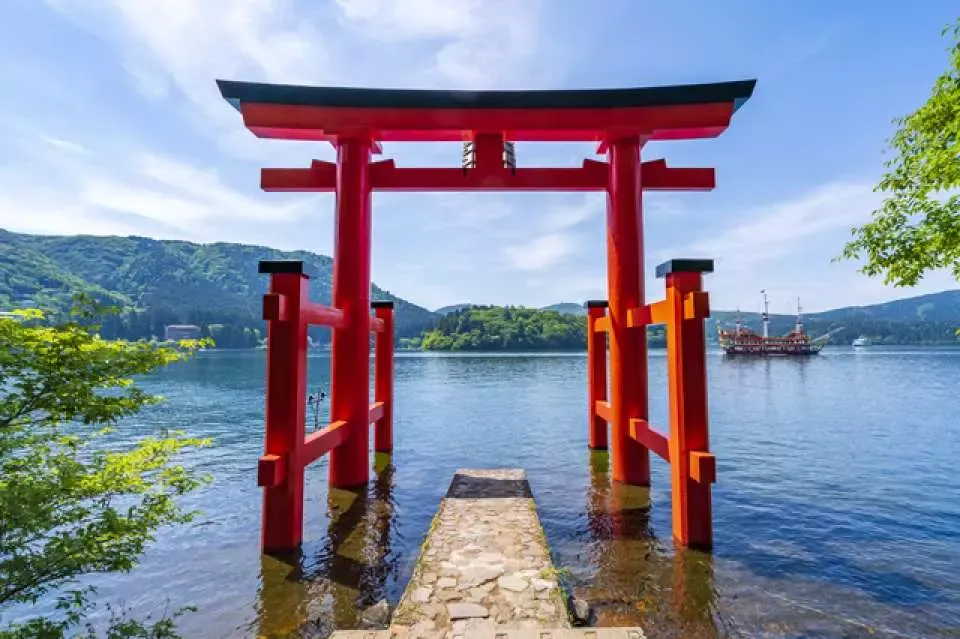 Hakone Shrine, Pirate Ship, Ropeway, Owakudani, and Lake Yamanakako
