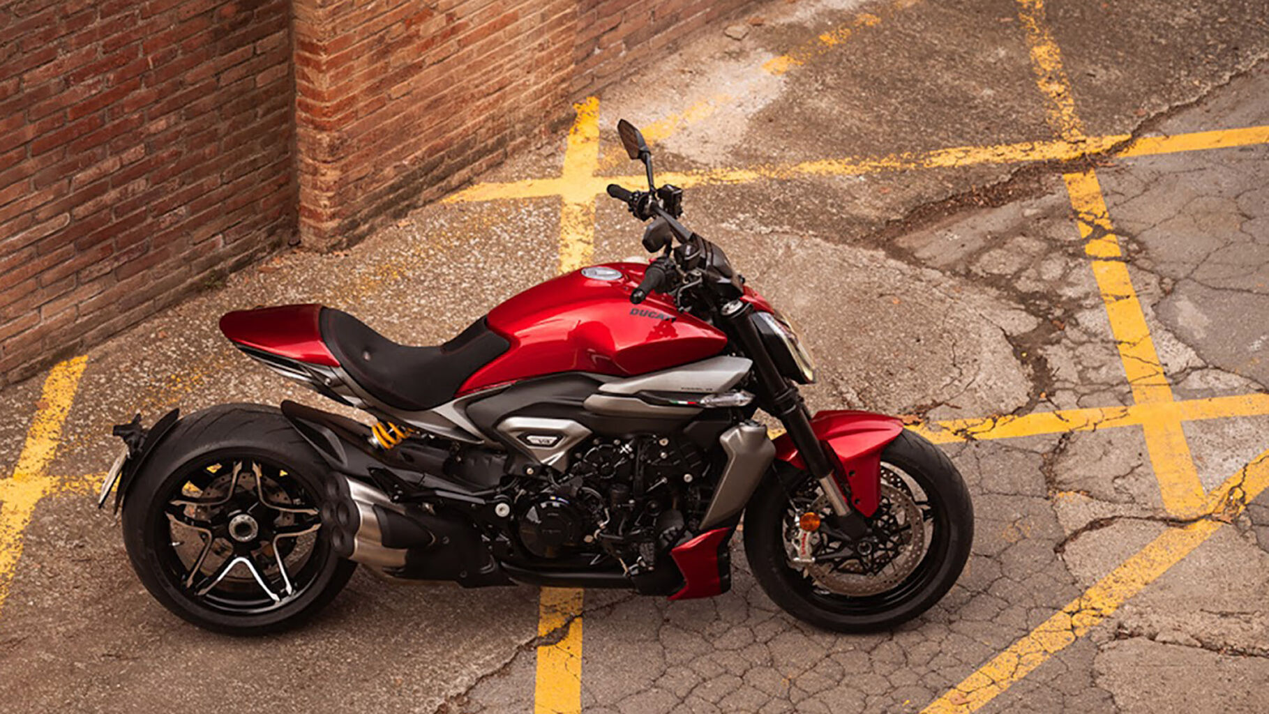 You know you want the new Ducati XDiavel V4