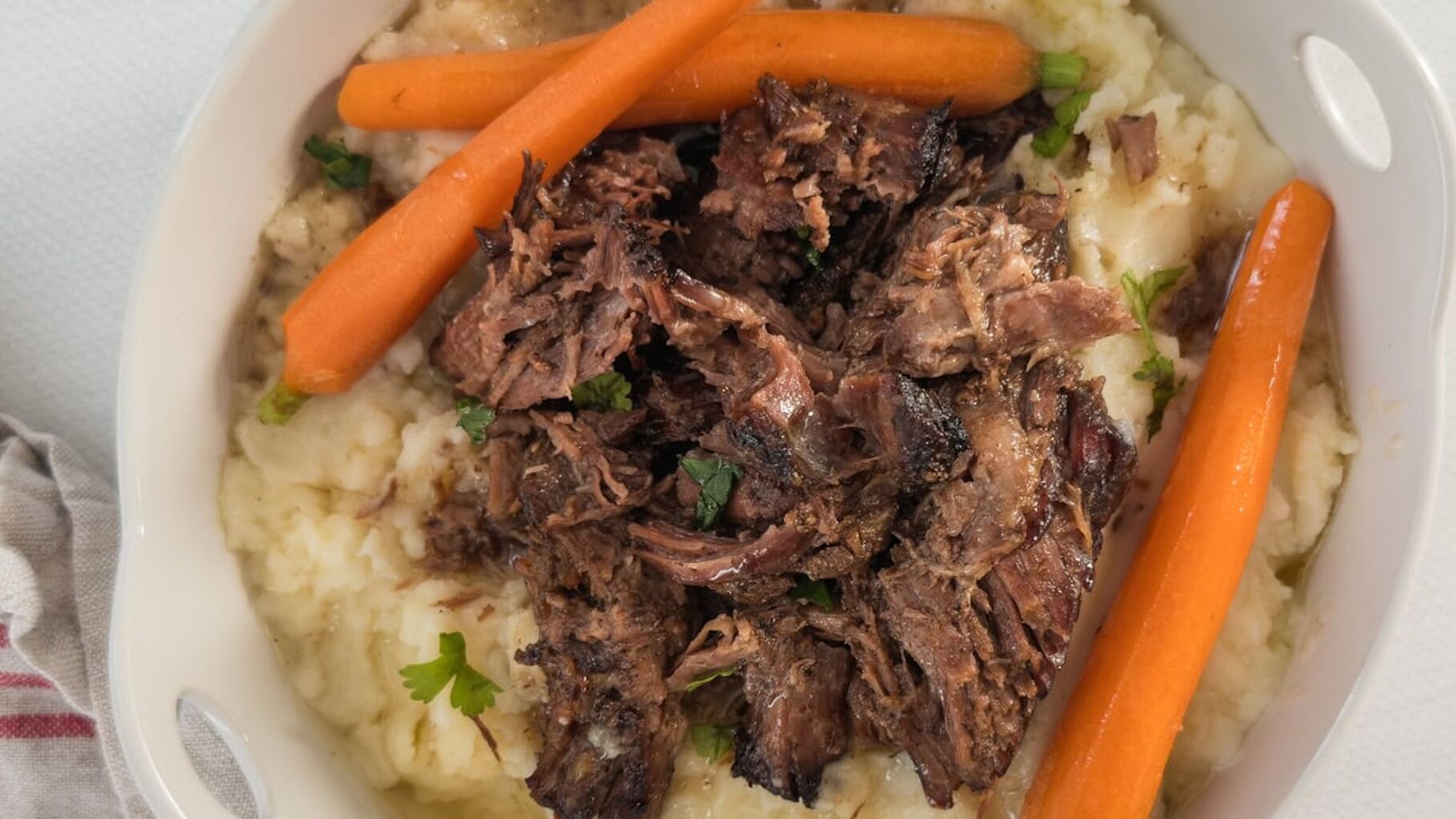 Meilleur r&ocirc;ti de palette de boeuf (3 ingr&eacute;dients!) 