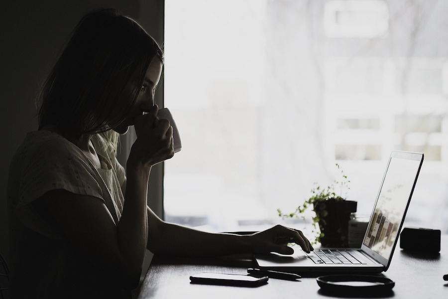 Il silenzio dietro la porta: gli hikikomori 