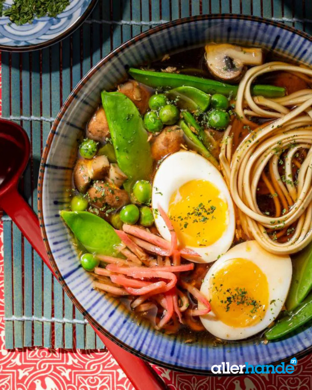 Ramen met peultjes en paddenstoelen