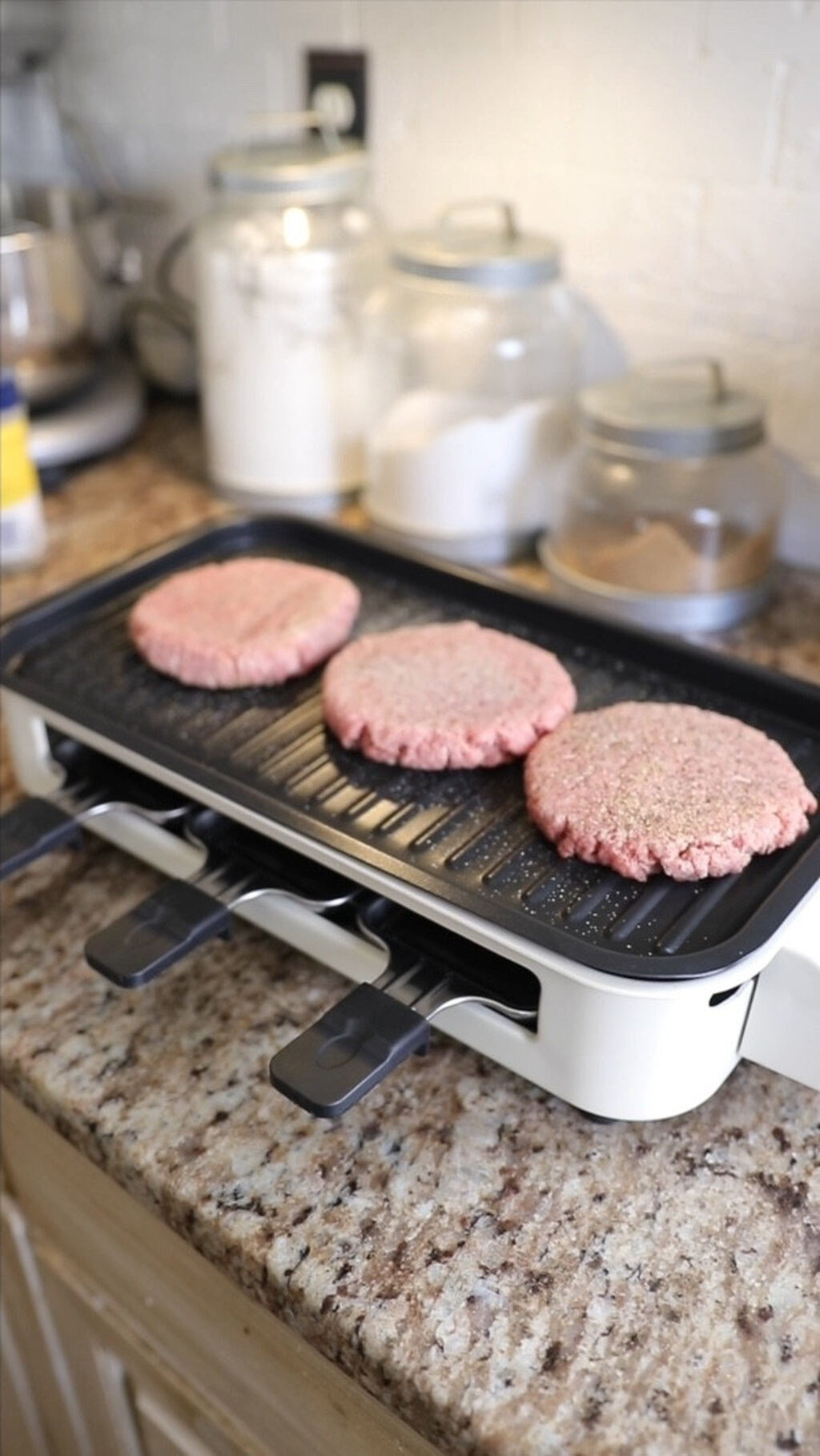Indoor smokeless grill