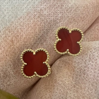 Red alhambra earrings