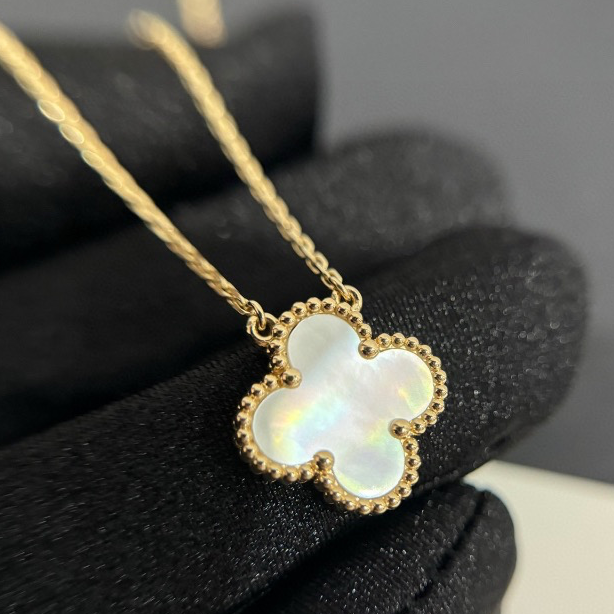alhambra necklace