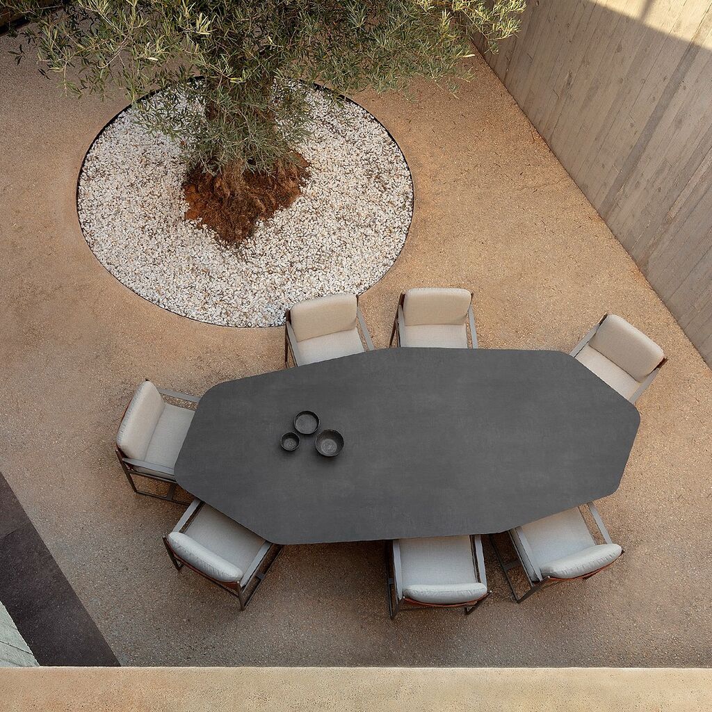 It&rsquo;s nearly time for meals al fresco, and what better way to enjoy them than around one of our Talo tables? ☀️
