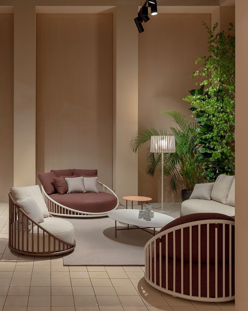 The Cask collection also steps outside. Weather-resistant materials, ready to bring its quiet sophistication to patios, terraces, and beyond 🌴