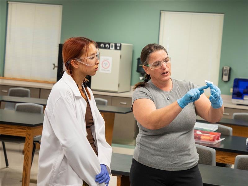 Nominate faculty and staff for Excellence Awards