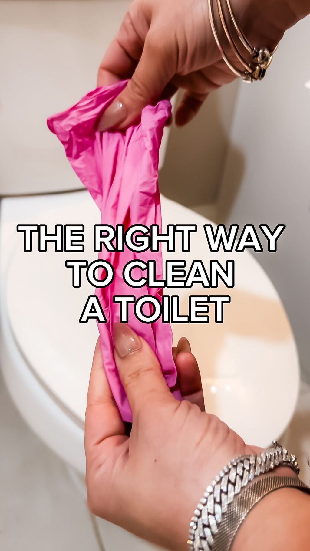 THE RIGHT WAY TO CLEAN A TOILET